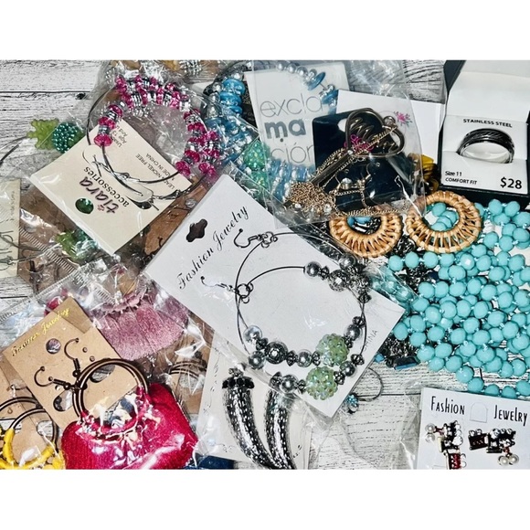 Mystery 5 Piece Jewelry Bundle NWT - Picture 2 of 8